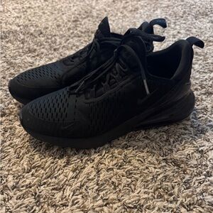 Nike Women’s all black 270 air max